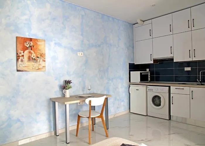 The Sky Yard Eclectic * Rhodes City