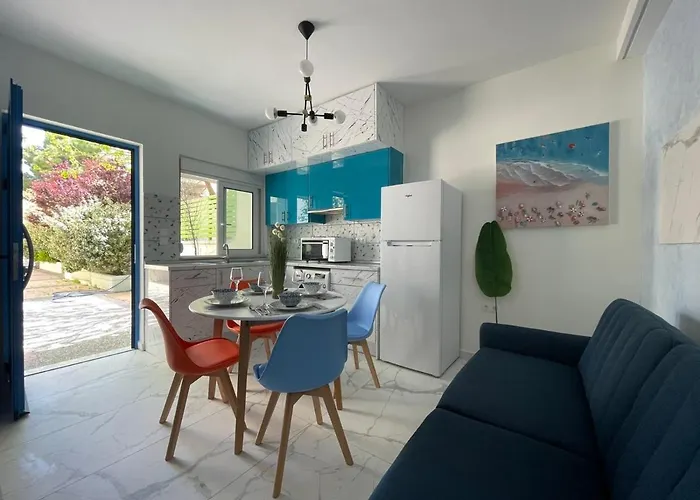 The Sky Yard Eclectic Apartman Rhodes City