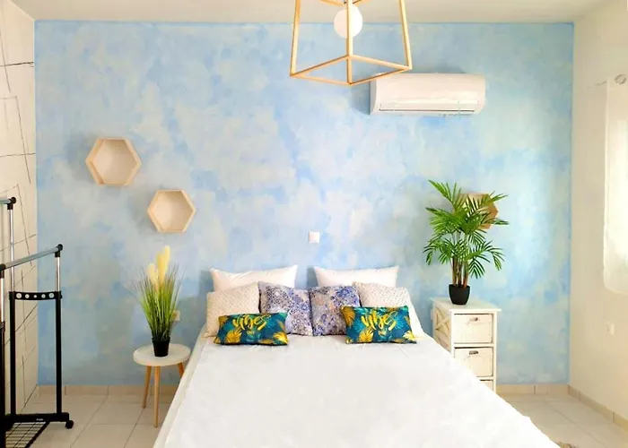 The Sky Yard Eclectic Apartman *